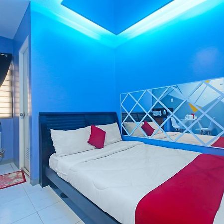 Oyo 896 Silverio Suites Manila Eksteriør billede
