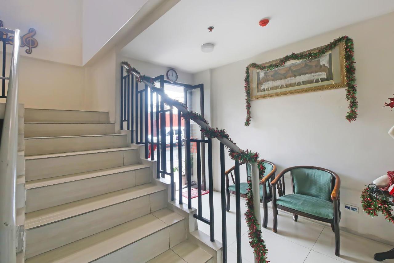 Oyo 896 Silverio Suites Manila Eksteriør billede