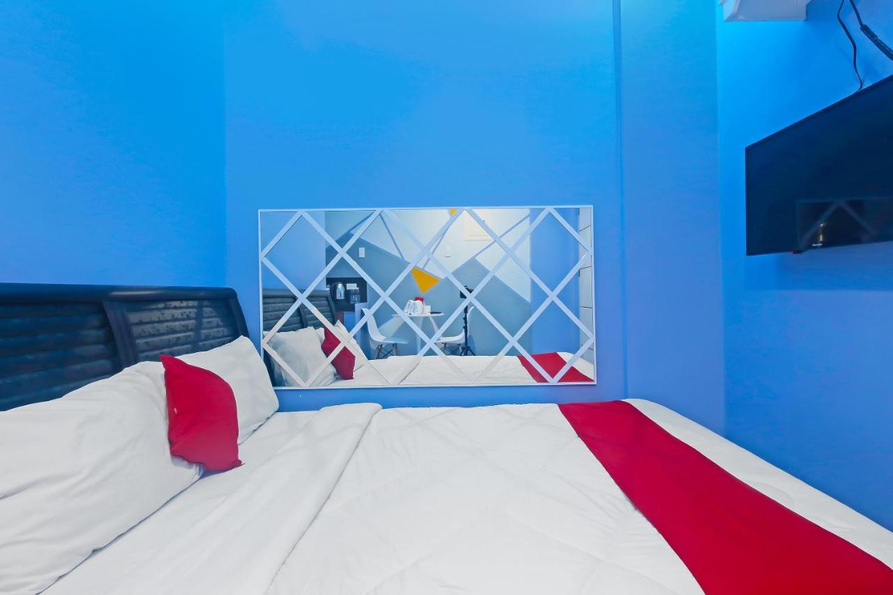 Oyo 896 Silverio Suites Manila Eksteriør billede