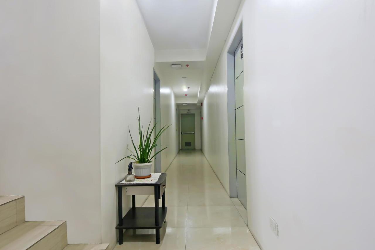 Oyo 896 Silverio Suites Manila Eksteriør billede
